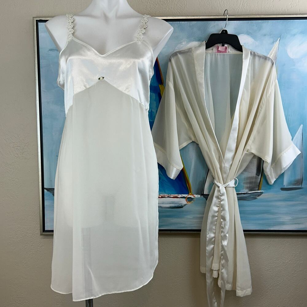 Dream Modes Peignoir Set Off white Size Med 10/12
